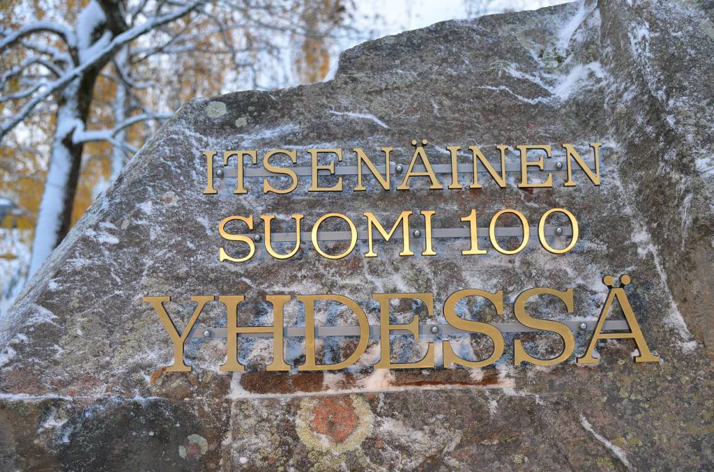 Itsenainen Suomi 100 Yhdessa -muistomerkki Valkeakoskella