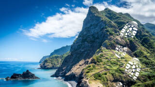 Madeiran jylhiä maisemia merenrannalla.