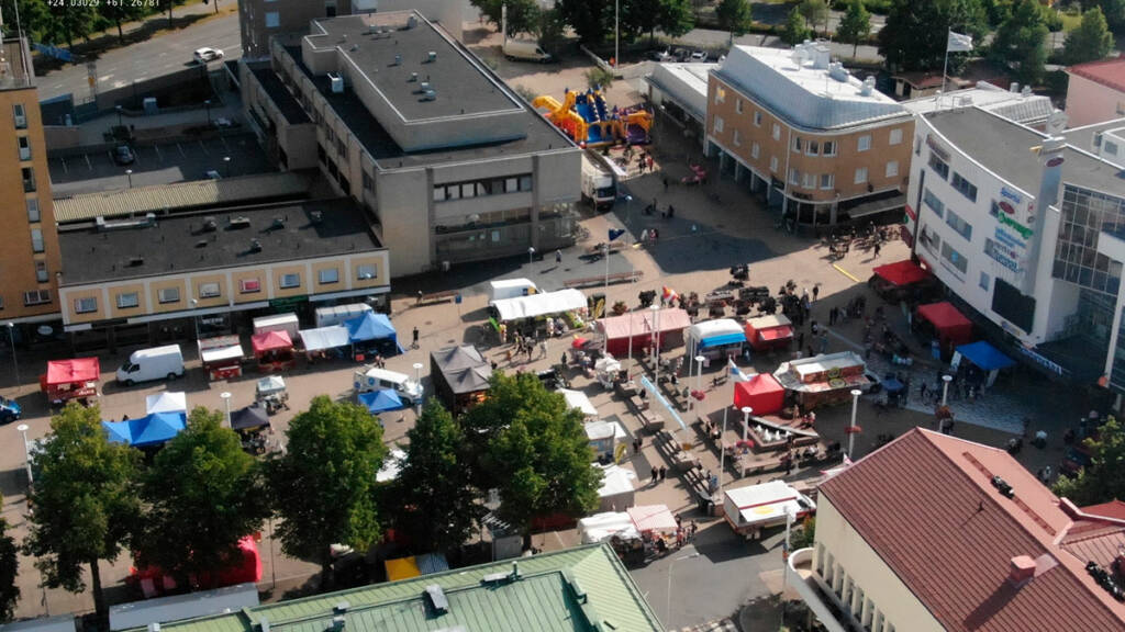 Ilmakuva Valkeakosken markkinoista.